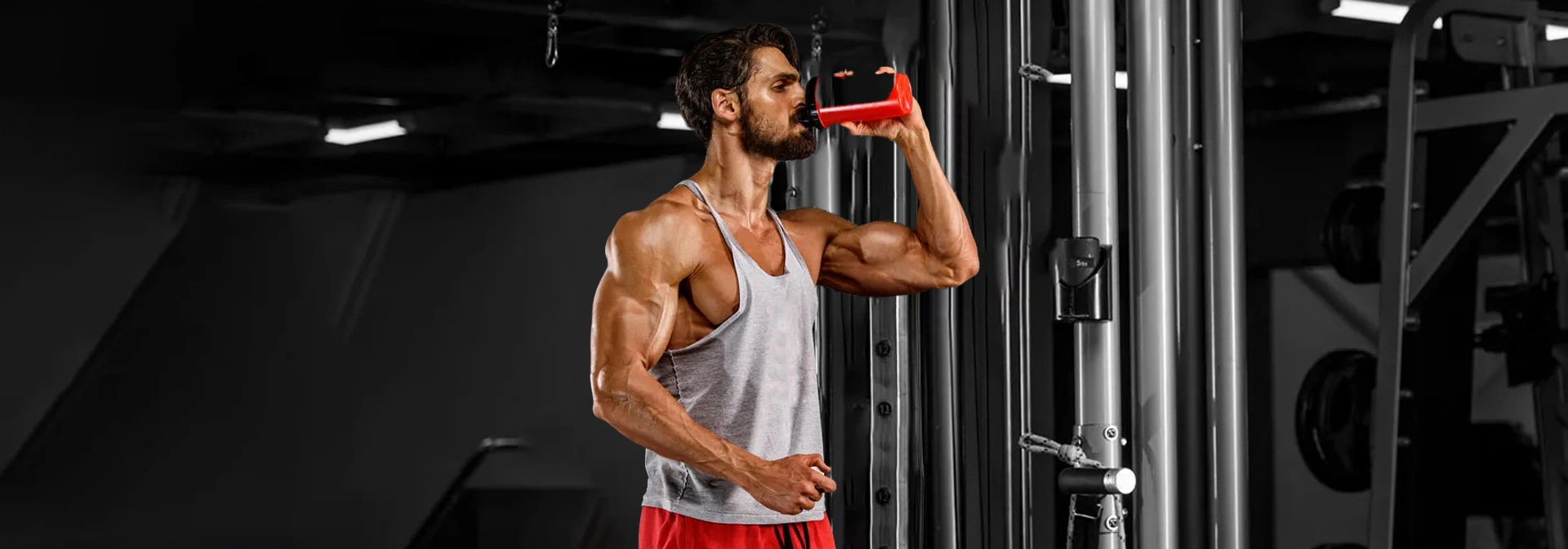 Men wear Tanktop in Gym